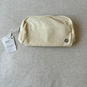 Lululemon Everywhere Belt Bag Vanilla Cream Water Repellent Adjustable Strap